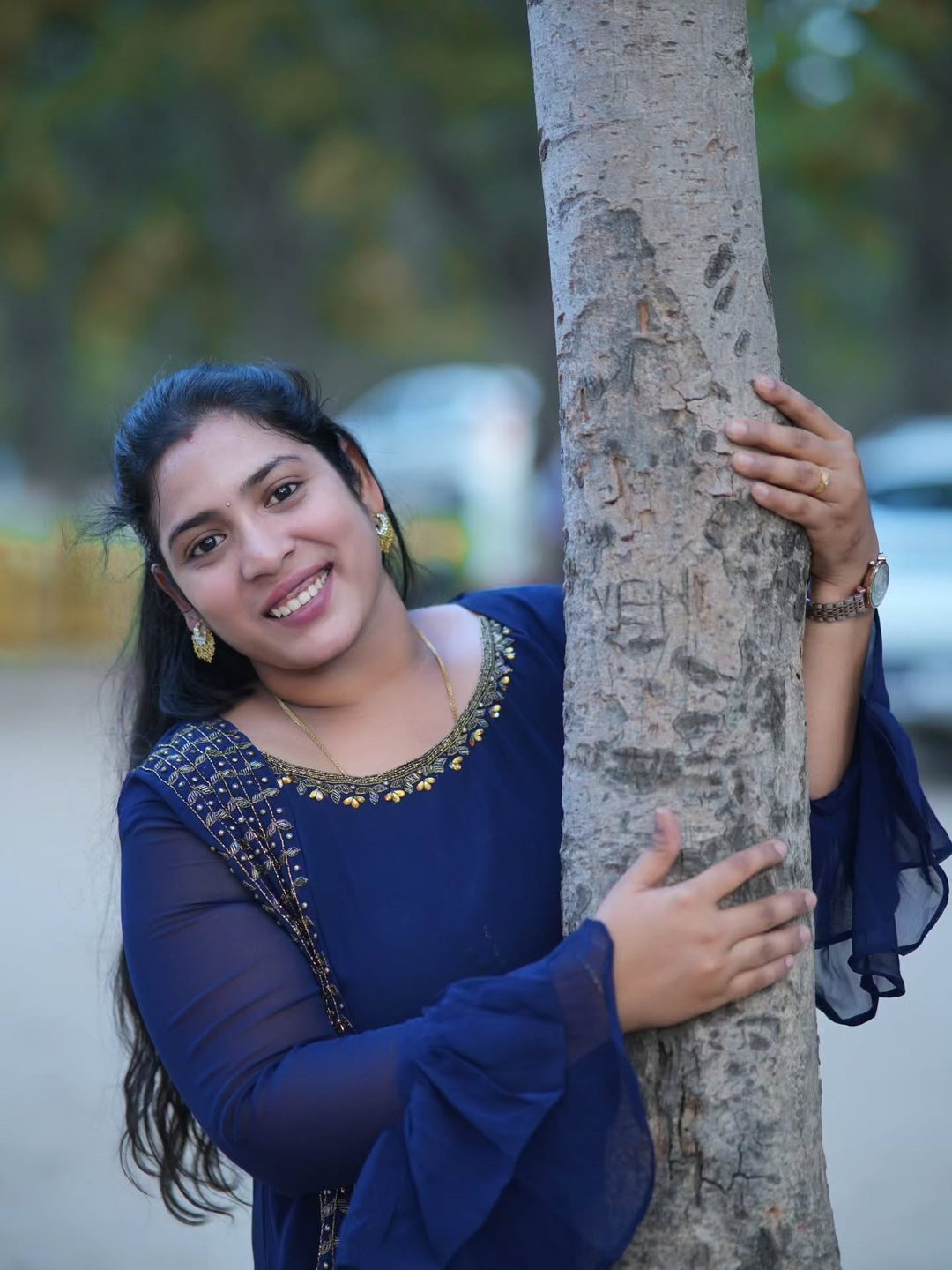Smiling portrait by a tree