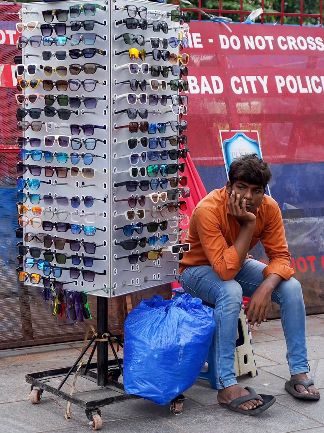 Street vendor waiting for customers, Hyderabad